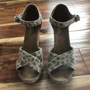 Toms wedge sandals size 9